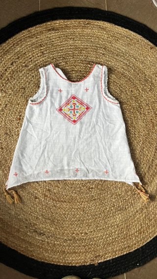 Blusa blanca bordada