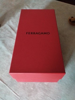 Caja Ferragamo Roja 32x16x11.5 cm