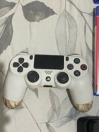 PS4 Slim Negra + 5 Juegos + Mando