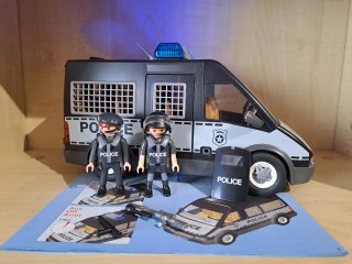 Playmobil Furgoneta Policía con policías.