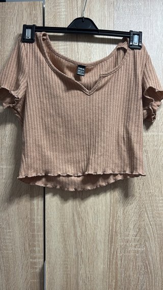 Tops cortos,uno por 2€ y las dos por 3€