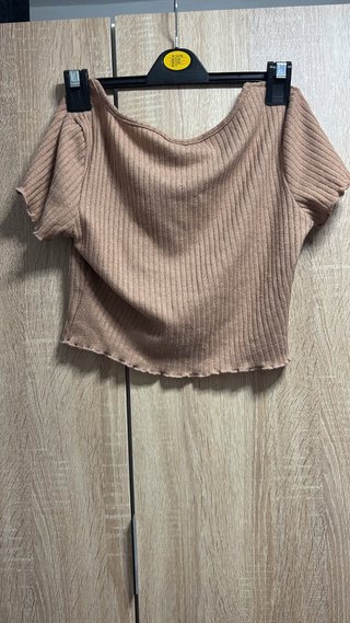 Tops cortos,uno por 2€ y las dos por 3€