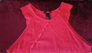 Camiseta H&M roja con encaje Talla M