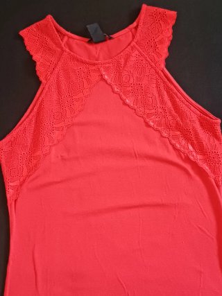 Camiseta H&M roja con encaje Talla M