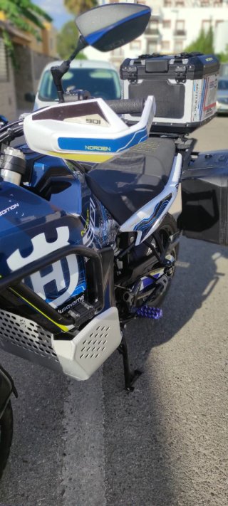 Husqvarna 901 Expedition Adventure Moto