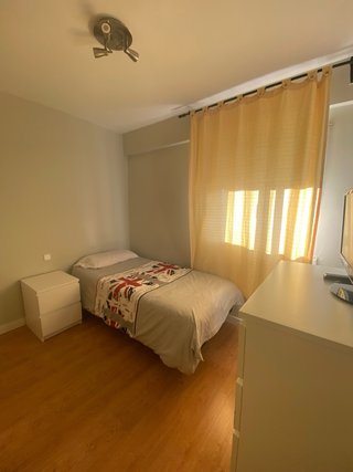 Se alquila habitación para mujer