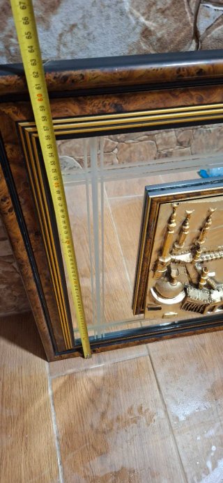 Cuadro relieve metal dorado y madera