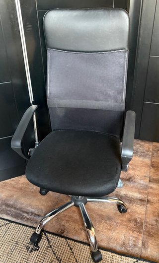 Silla de oficina ergonómica malla negra