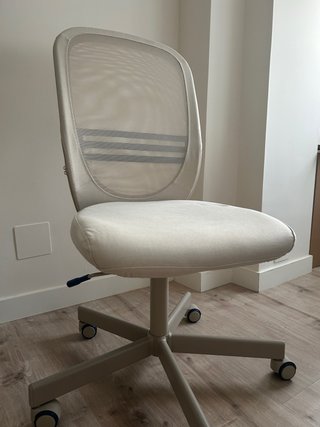 Silla de oficina FLINTAN Ikea beige. Como nueva.
