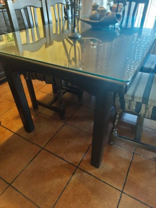 Mesa de comedor rectangular de madera y cristal