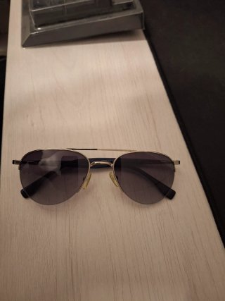 Gafas de sol aviador doradas y grises