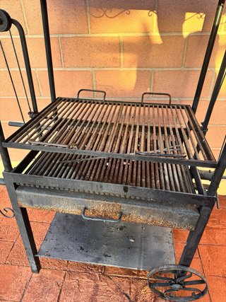 Barbacoa de metal negra
