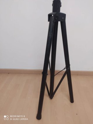Soporte para altavoz negro