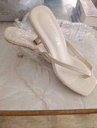 Sandalias de tacón blancas