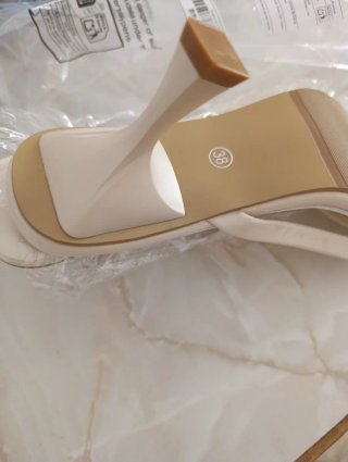 Sandalias de tacón blancas