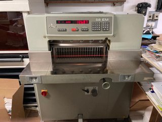 Guillotina Polar 58 EM