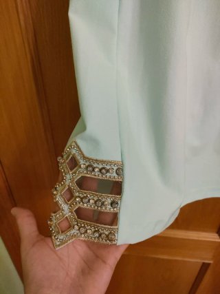 Vestido de fiesta corto con pedrería