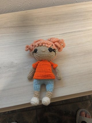 Muñeca crochet hecha a mano
