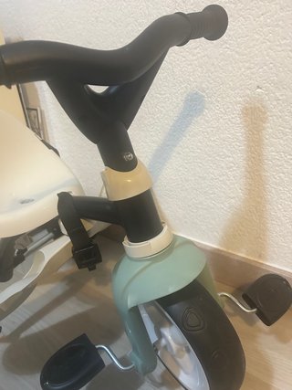 Triciclo infantil con manillar