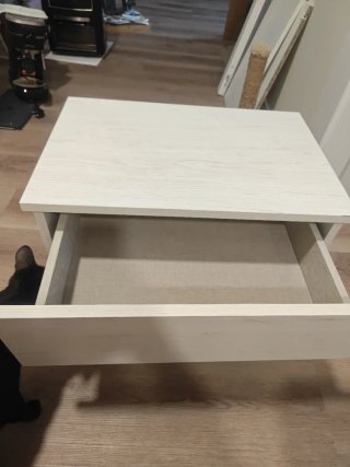 Cajones de escritorio de madera blancos