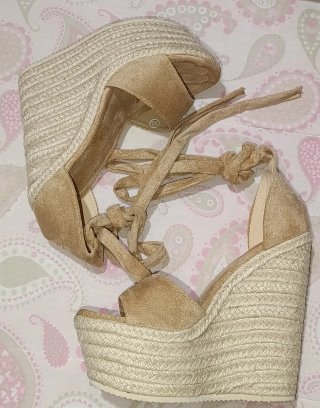 Sandalias cuña alta beige N°35