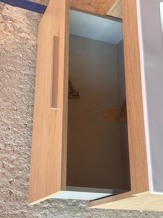 Mueble baño suspendido con lavabo y grifo