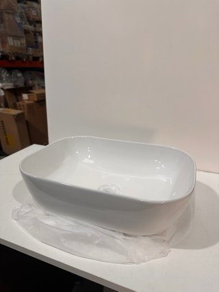 Lavabo sobre encimera ovalado de porcelana