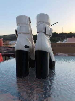 Botines blancos de charol con plataforma