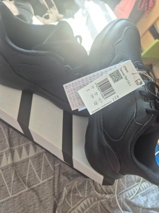 Adidas negras talla 37 con caja y etiqueta