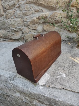 Tapa de máquina de coser Singer antigua