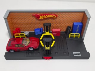 Diorama 1/64 Hot Wheels com elevador