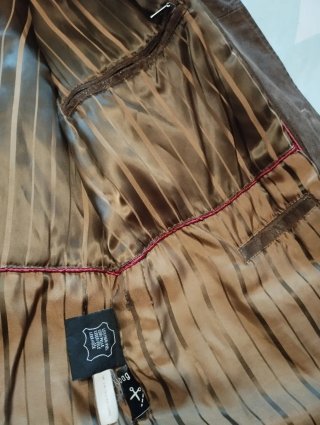 Chaqueta de piel marrón
