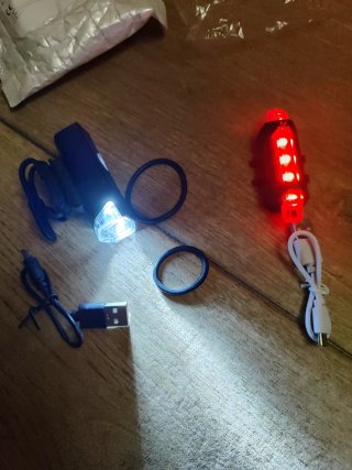 2 Luces LED para bicicleta nuevas a estrenar