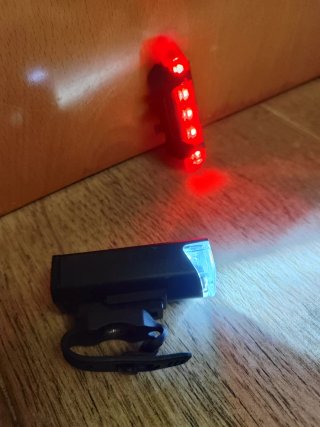 2 Luces LED para bicicleta nuevas a estrenar