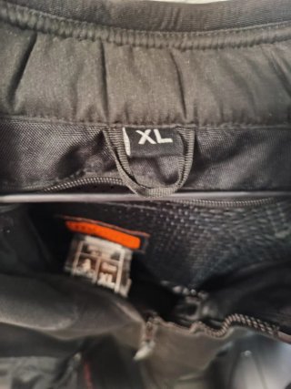 Pack Moto: Casco, Chaqueta, Mochila y Guantes