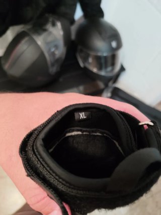 Pack Moto: Casco, Chaqueta, Mochila y Guantes