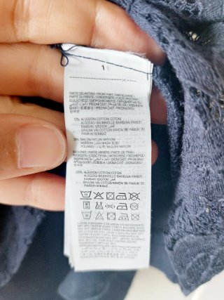 Camiseta de encaje azul marino