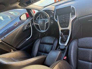 Opel Astra rojo 2012 J 1.7 CDTI 130 CV