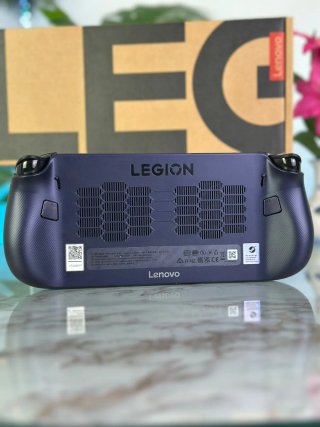 Lenovo Legion Go Z1 Extreme, console portatile con 512GB e potente processore