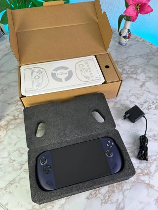 Lenovo Legion Go Z1 Extreme, console portatile con 512GB e potente processore