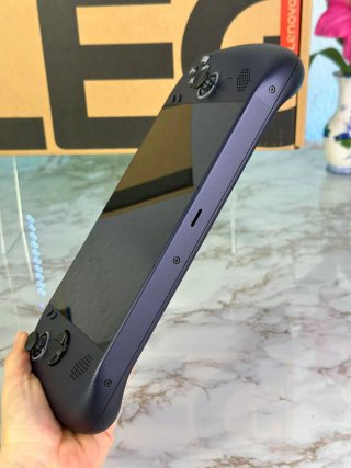 Lenovo Legion Go Z1 Extreme, console portatile con 512GB e potente processore