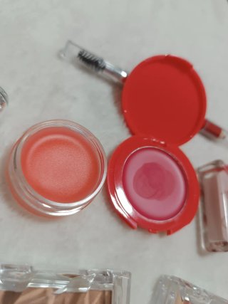 Lote Maquillaje Deliplus: Sombras, Brocha, Labial