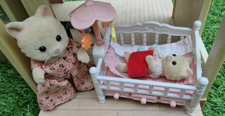 Cuna Trillizos Sylvanian Families