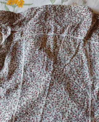 Blusa floral beige y multicolor