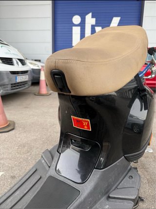 Piaggio Vespa LX 50 Negra/Marrón Automática