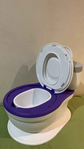 Orinal infantil morado y blanco