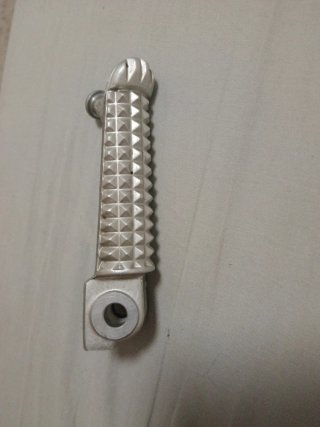 Estribo delantero derecho Yamaha R1 2000-2001