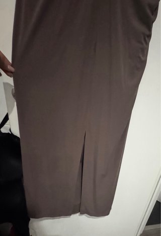 Vestido midi drapeado Zara color visón