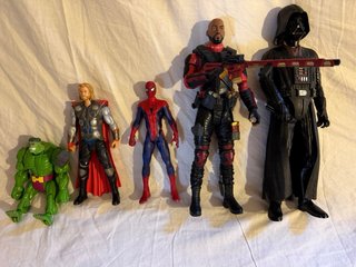 Figuras Dragon Ball Z y Marvel