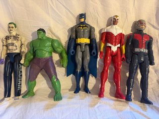 Figuras Dragon Ball Z y Marvel